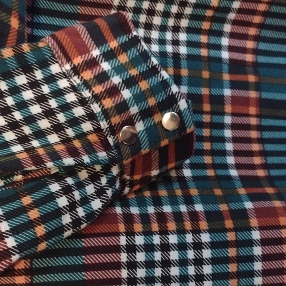 Signature Studio plaid top - size Medium - Picture 9 of 11